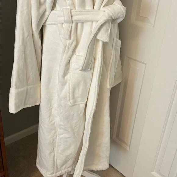 NWOT Cotton Velour White Bathrobe - Picture 3 of 9